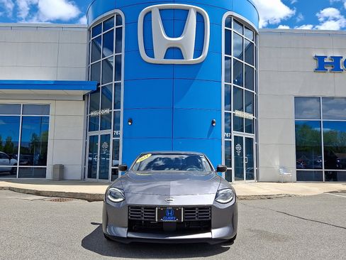 Used 2024 Nissan Z Performance w/ Floor Mat Package RWD image 2