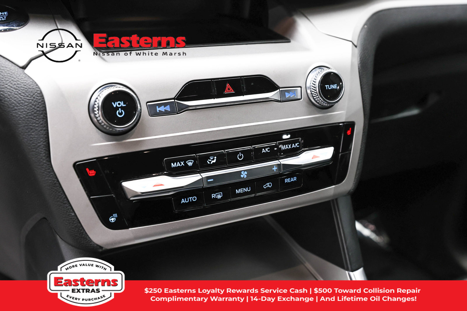 Used 2023 Ford Explorer XLT w/ Equipment Group 202A RWD image 18