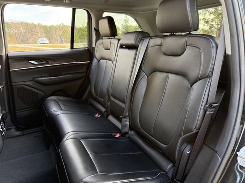 Used 2023 Jeep Grand Cherokee Limited image 39