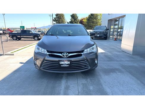 Used 2017 Toyota Camry LE FWD image 2
