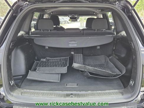 Used 2024 Jeep Grand Cherokee Laredo AWD/4WD image 14