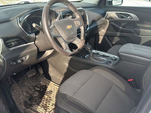 Used 2021 Chevrolet Traverse LT image 13