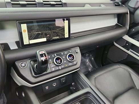 Used 2024 Land Rover Defender 110 S image 41