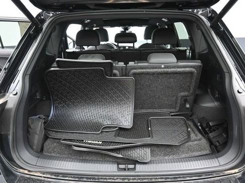 Used 2023 Volkswagen Tiguan SE R-Line FWD image 31