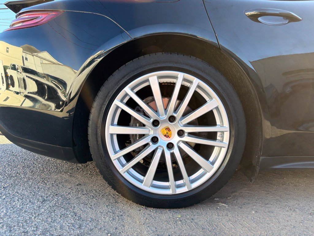 Used 2018 Porsche Panamera RWD image 12