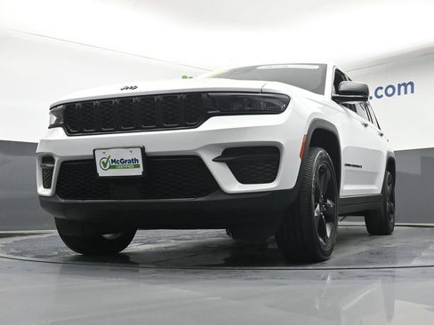 Used 2023 Jeep Grand Cherokee Altitude AWD/4WD image 7