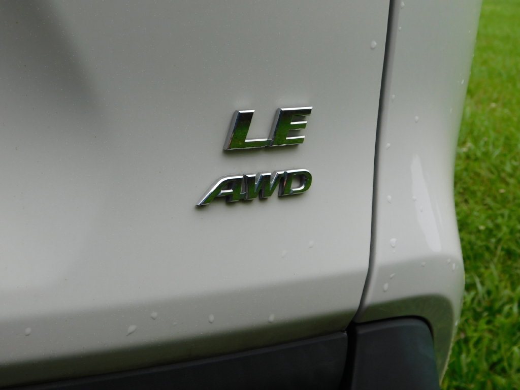 Used 2024 Toyota RAV4 LE AWD/4WD image 36