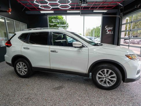 Used 2017 Nissan Rogue SV w/ SV Premium Package AWD/4WD image 5