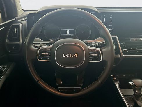 Used 2023 Kia Sorento S image 18