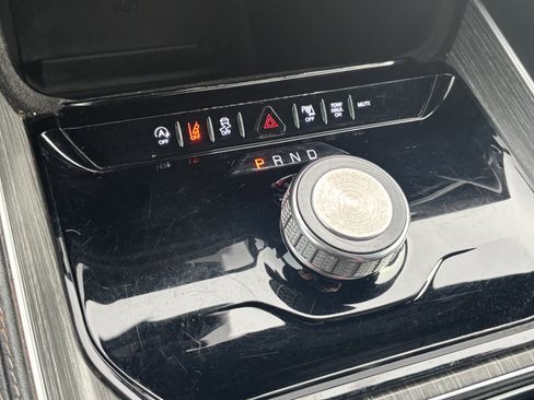 Used 2024 Jeep Wagoneer L Series II RWD image 14