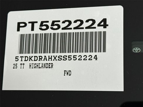 Certified 2025 Toyota Highlander LE FWD image 42