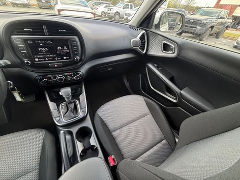 Used 2025 Kia Soul LX w/ LX Technology Package image 33