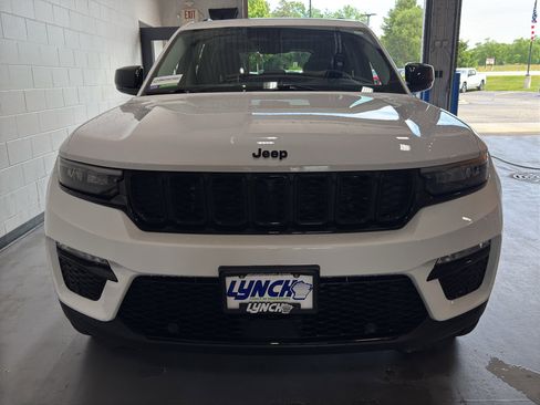 Used 2023 Jeep Grand Cherokee Limited w/ Luxury Tech Group II AWD/4WD image 8