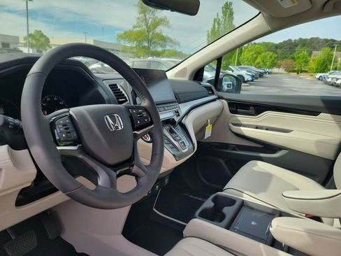 New 2026 Honda Odyssey Touring image 15