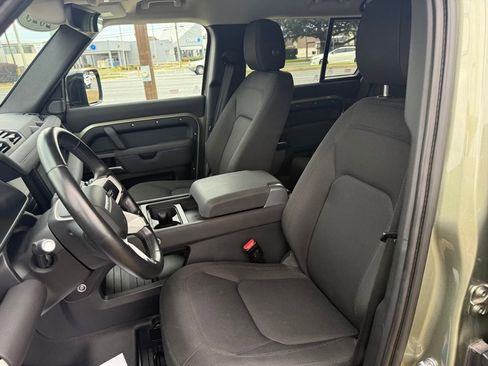 Used 2023 Land Rover Defender 110 image 9