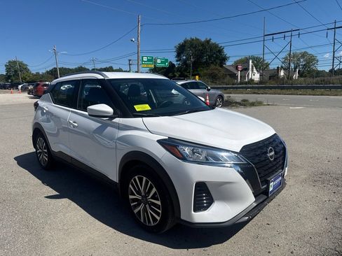 Used 2024 Nissan Kicks SV FWD image 4