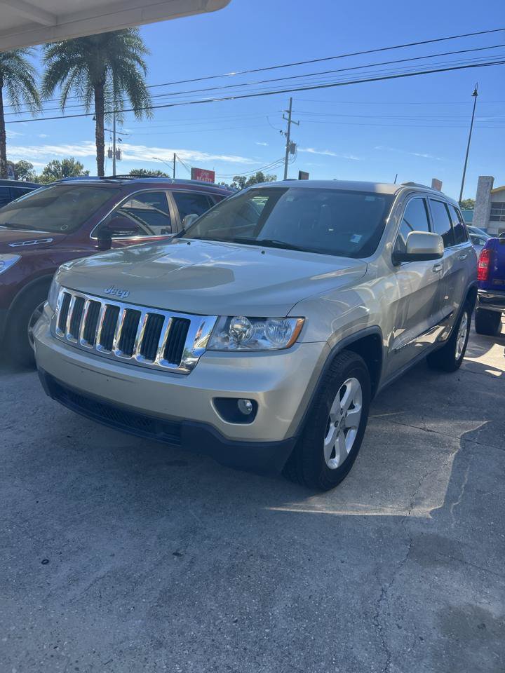Used 2011 Jeep Grand Cherokee Laredo AWD/4WD image 2