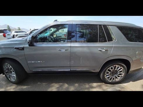 Used 2023 GMC Yukon Denali Ultimate AWD/4WD image 7