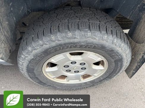 Used 2013 Chevrolet Suburban LS image 13