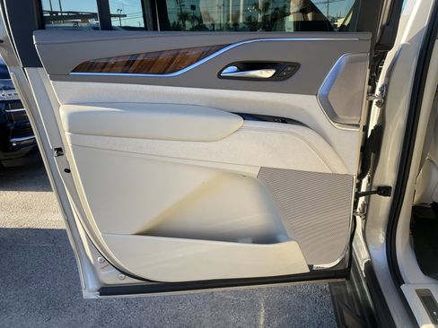 Used 2022 Cadillac Escalade ESV Sport Platinum image 19