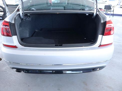 Used 2017 Volkswagen Passat 1.8T R-Line FWD image 31