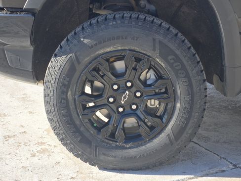 Used 2024 Chevrolet Silverado 1500 ZR2 w/ Technology Package image 15