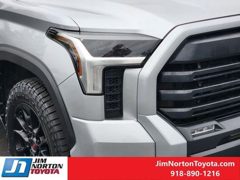 Used 2022 Toyota Tundra SR5 RWD image 9