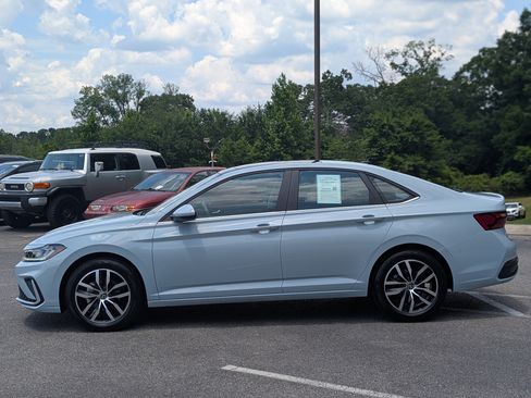 Used 2026 Volkswagen Jetta SE FWD image 6