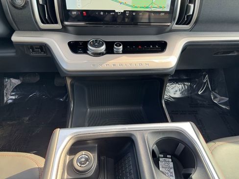 Used 2025 Ford Expedition Active AWD/4WD image 36