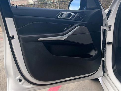 Used 2021 BMW X5 xDrive40i w/ M Sport Package image 23