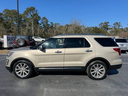 Used 2017 Ford Explorer Limited w/ Equipment Group 301A image 5