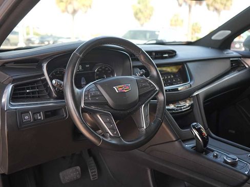 Used 2023 Cadillac XT5 Premium Luxury FWD image 2