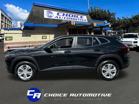 Used 2024 Chevrolet Trax LS FWD image 3