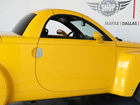 Used 2006 Chevrolet SSR w/ Preferred Equipment Group RWD image 48