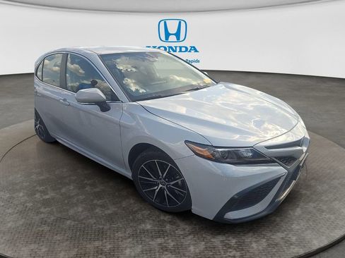 Used 2024 Toyota Camry SE FWD image 11