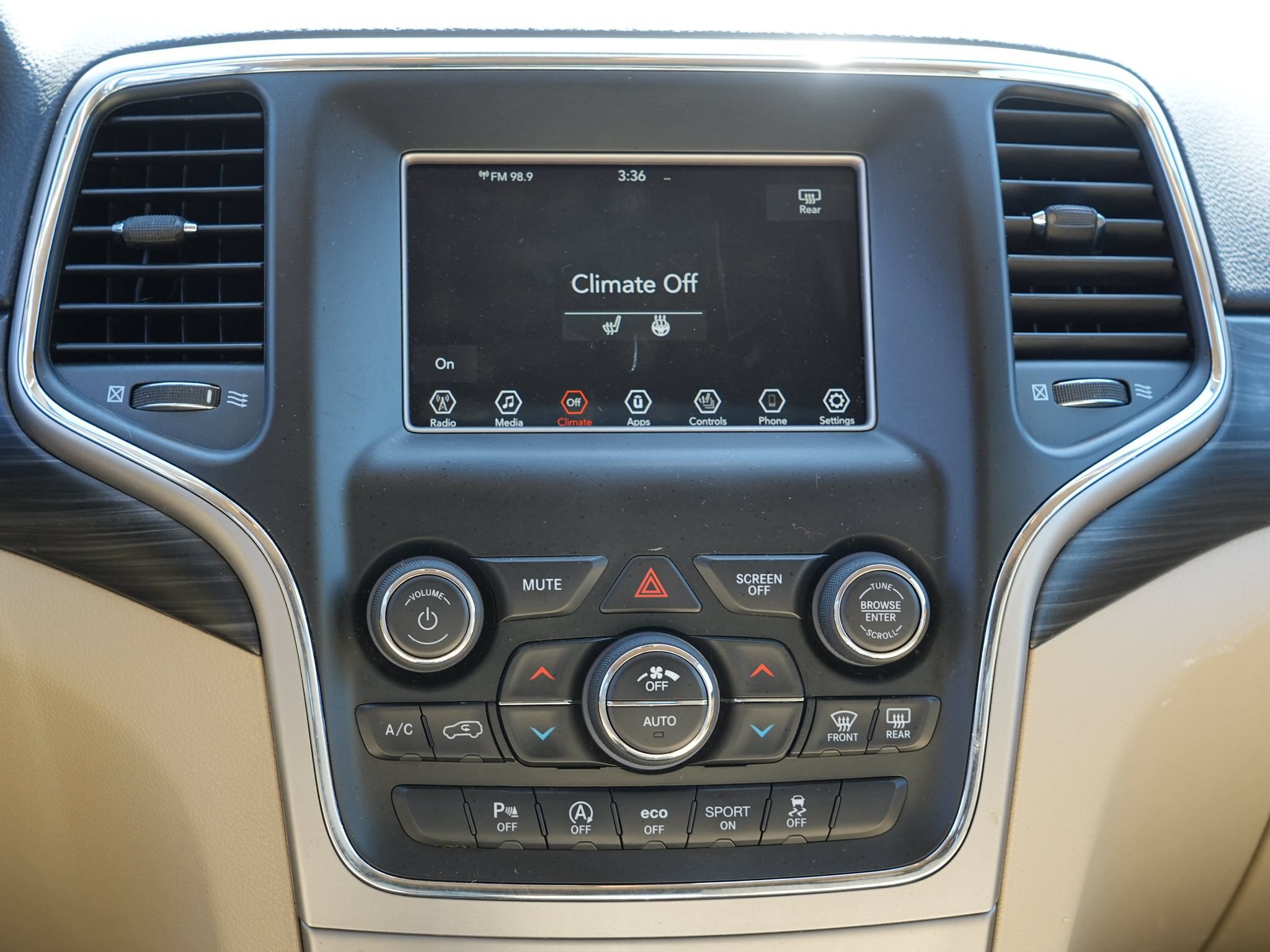 Used 2019 Jeep Grand Cherokee Laredo AWD/4WD image 23