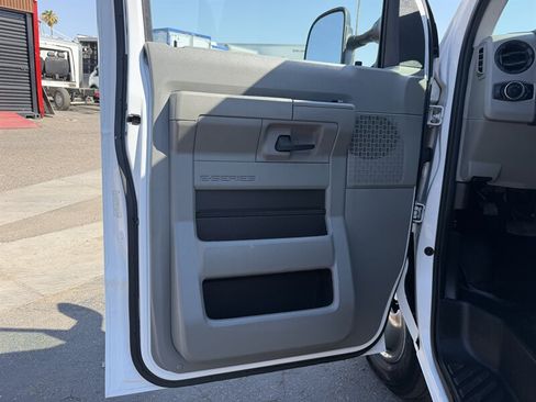 Used 2024 Ford E-450 and Econoline 450 Super Duty RWD image 13
