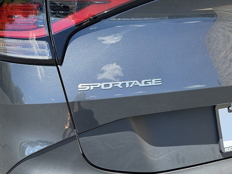 Used 2023 Kia Sportage LX AWD/4WD image 34