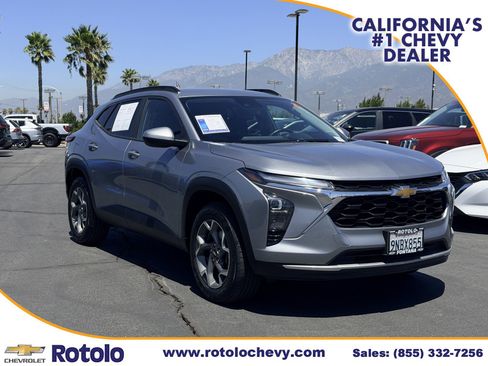 Used 2024 Chevrolet Trax LT w/ Driver Confidence Package FWD image 1