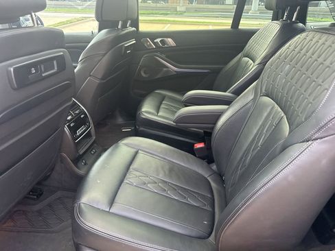 Used 2021 BMW X7 M50i w/ Dynamic Handling Package AWD/4WD image 15