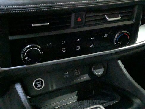 Used 2023 Nissan Rogue S image 22