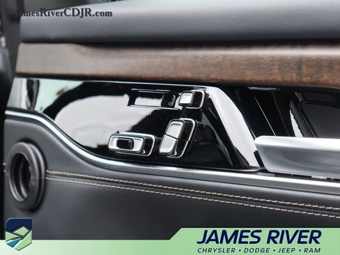 Used 2024 Jeep Grand Wagoneer L 4WD image 11