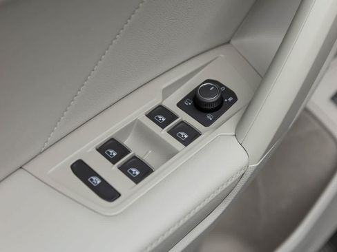 Used 2023 Volkswagen Tiguan SEL R-Line AWD/4WD image 27