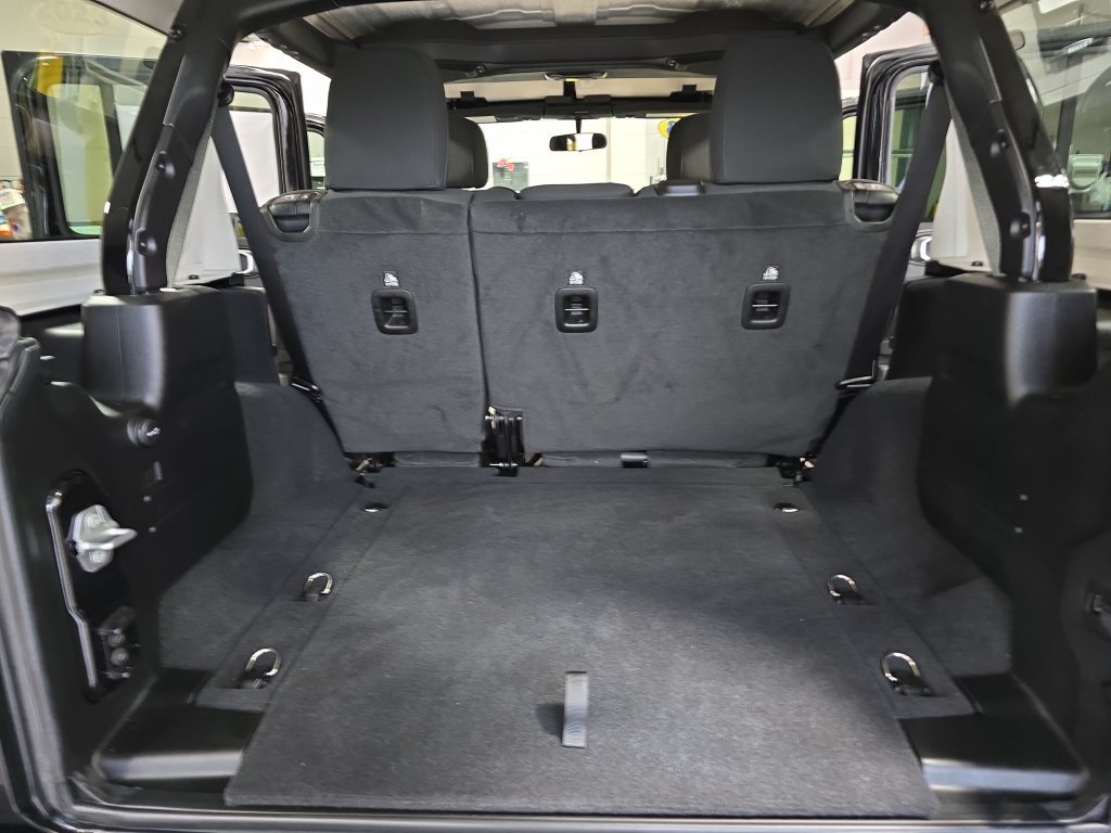 Used 2023 Jeep Wrangler Unlimited Sport AWD/4WD image 13