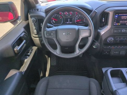 Used 2025 Chevrolet Silverado 1500 Custom Trail Boss w/ Dark Appearance Package AWD/4WD image 18