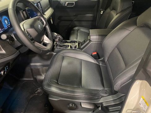 New 2025 Ford Bronco Badlands image 9