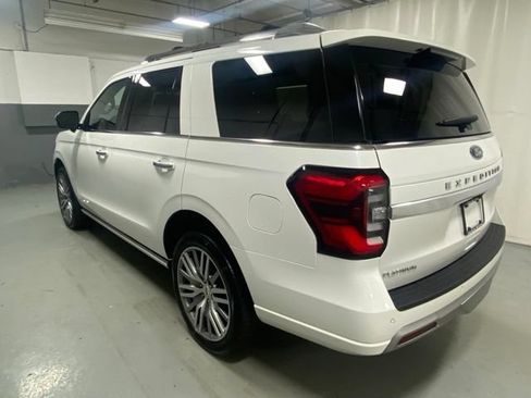 Used 2023 Ford Expedition Platinum AWD/4WD image 2