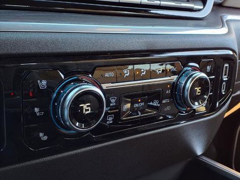 New 2026 GMC Sierra 1500 SLT image 8