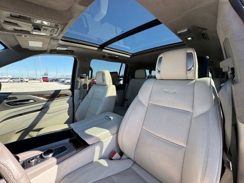 Certified 2021 Cadillac Escalade ESV Premium Luxury Platinum w/ Heavy-Duty Trailer Package image 25