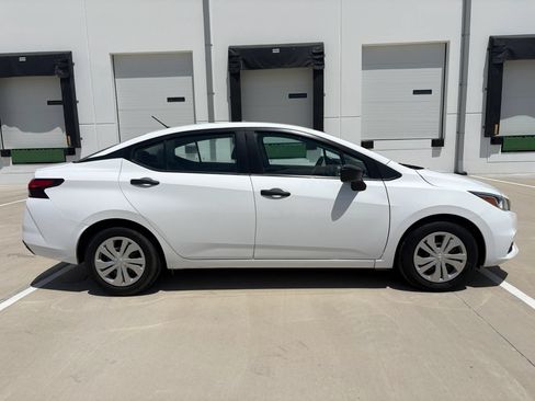 Used 2022 Nissan Versa S FWD image 5